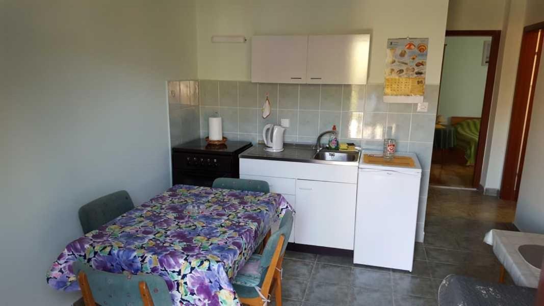 Apartments Josip Винерац Екстериор снимка